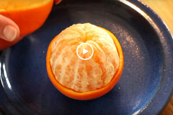 Как почистить апельсин, чтобы не запачкаться: этот способ упрощает всё!