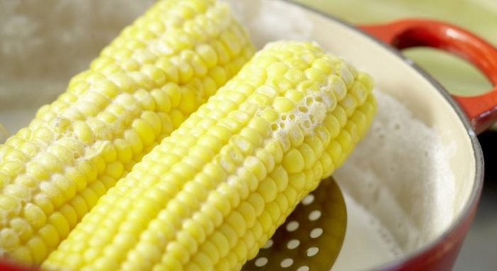 Десятилетиями варила кукурузу и не знала об этом способе, а ведь так действительно намного вкуснее!