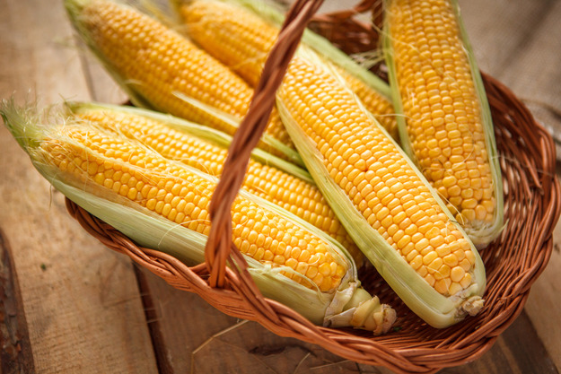 Десятилетиями варила кукурузу и не знала об этом способе, а ведь так действительно намного вкуснее!
