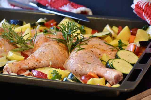 Как запечь курицу с картошкой: советы и рецепты