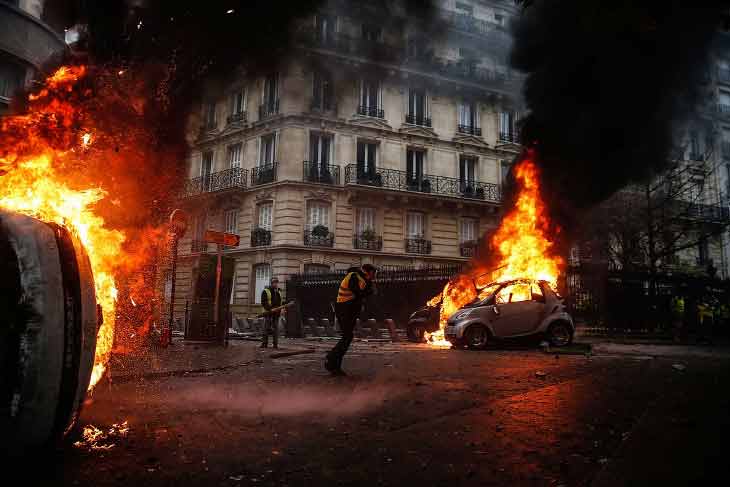 Погромы и беспорядки в Париже 2018