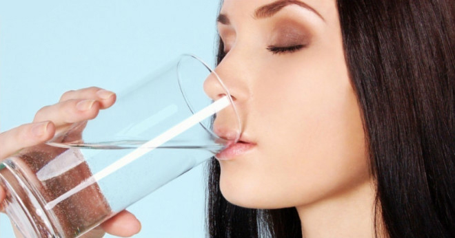 Питье воды натощак может ослабить симптомы 22 болезней